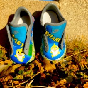 Baby Shark Custom Nike Size 5C